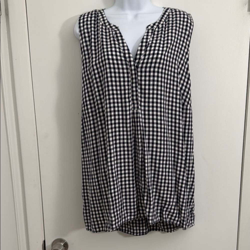 Crown and Ivy Navy and White Gingham Sleeveless Top
